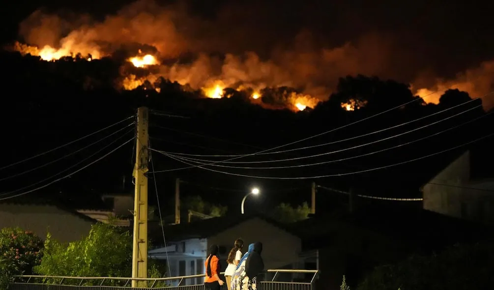 Más de 160.000 evacuados por los feroces incendios que arrasan España y Francia