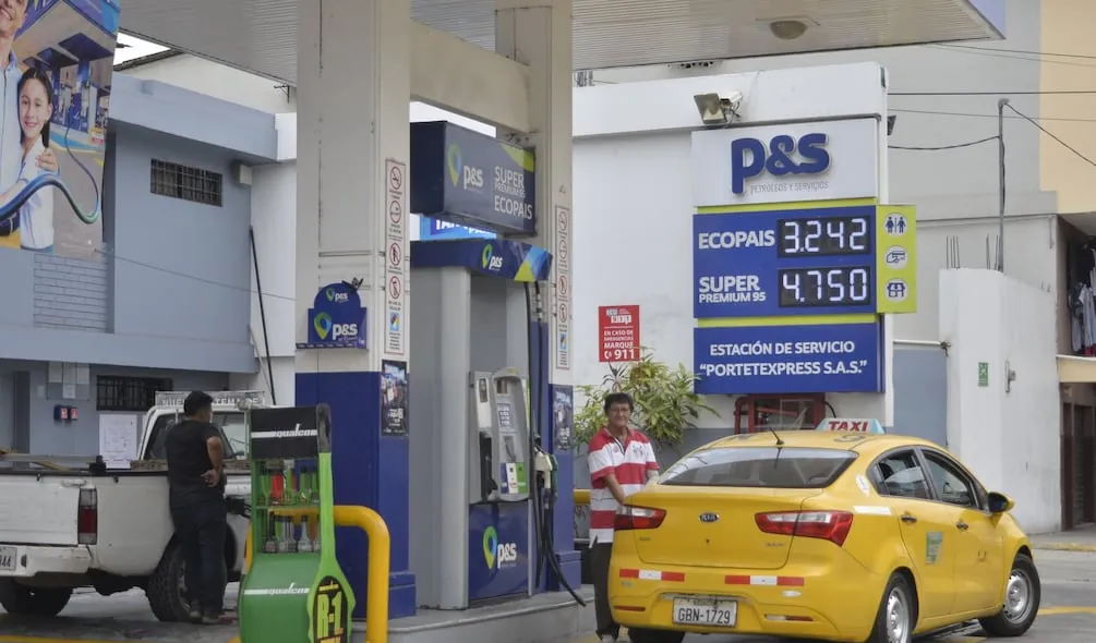 Gasolina súper: ¿por qué su precio bajó más que otros combustibles?